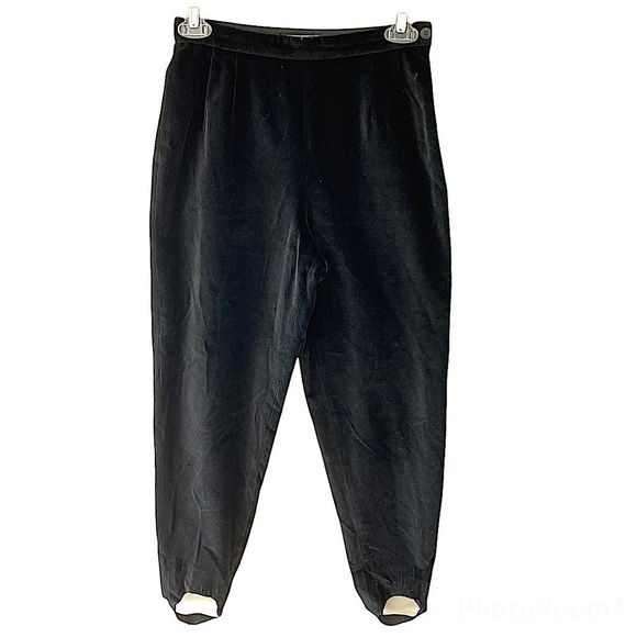 𝅺LIZ Claiborne Vintage Black Velvet Stirrup Pants Size 10 Petite - Picture 1 of 9